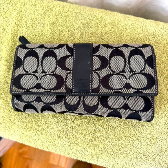 Coach Signature Hamilton Trifold Wallet Canvas & Leather - Picture 1 of 4
